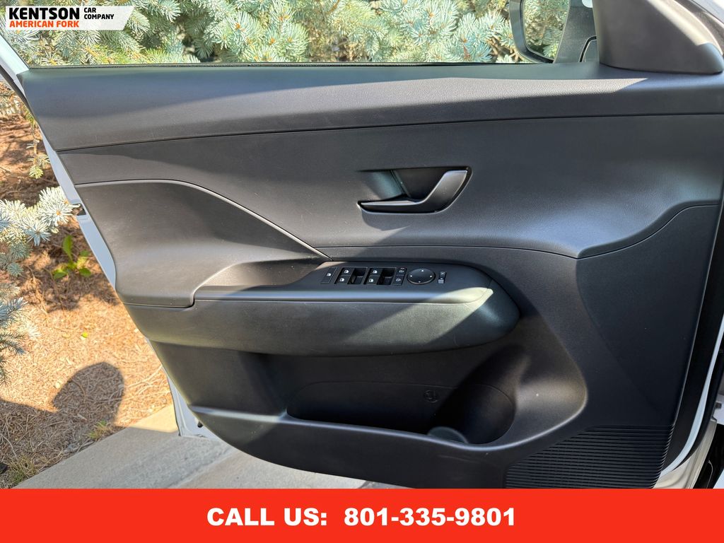 2025 Hyundai Kona SEL photo 20