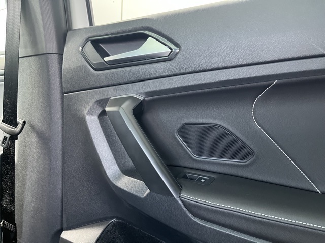 2024 Volkswagen Tiguan SE R-Line Black photo 47
