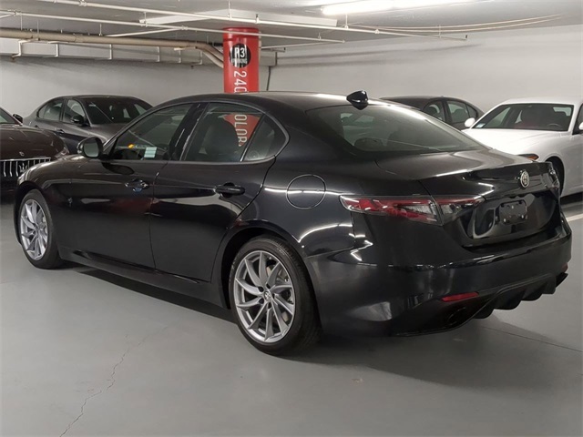 2025 Alfa Romeo Giulia Base photo 5