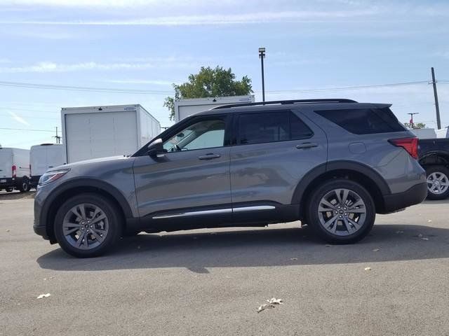 2025 Ford Explorer photo 7