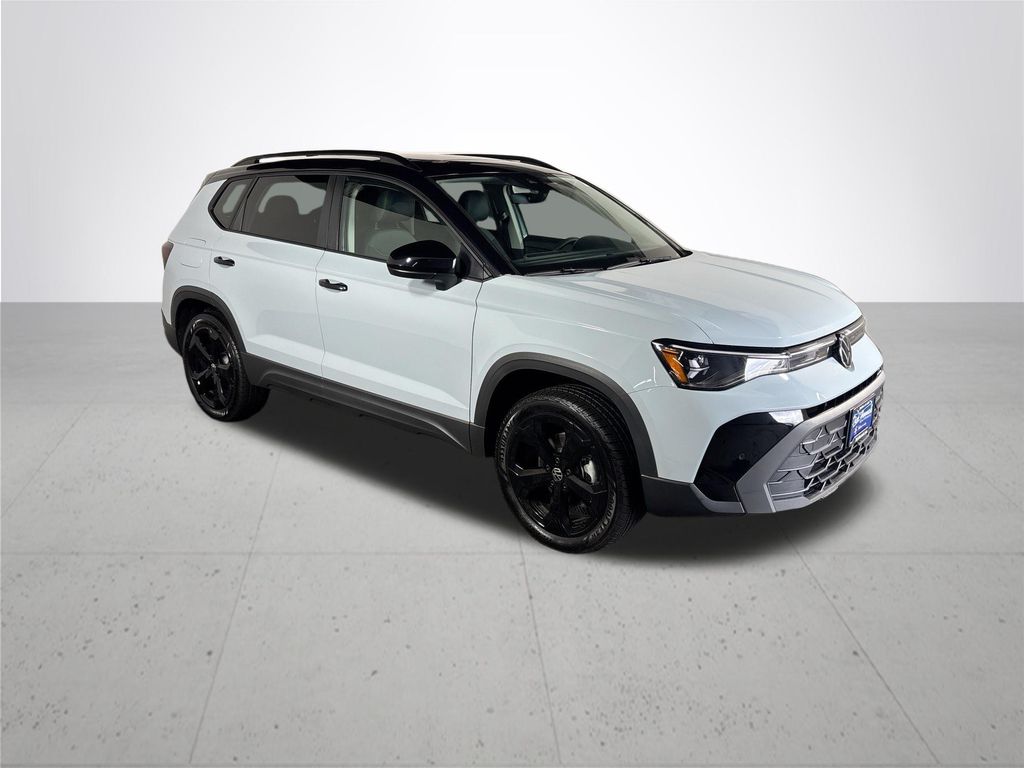 2025 Volkswagen Taos SE photo 3
