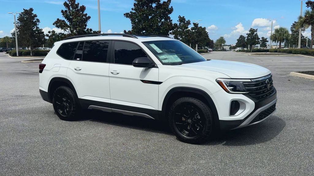 2025 Volkswagen Atlas Peak Edition SE photo 2