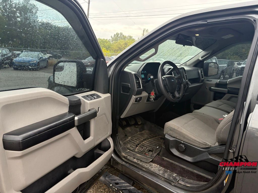 2016 Ford F-150 XLT photo 10