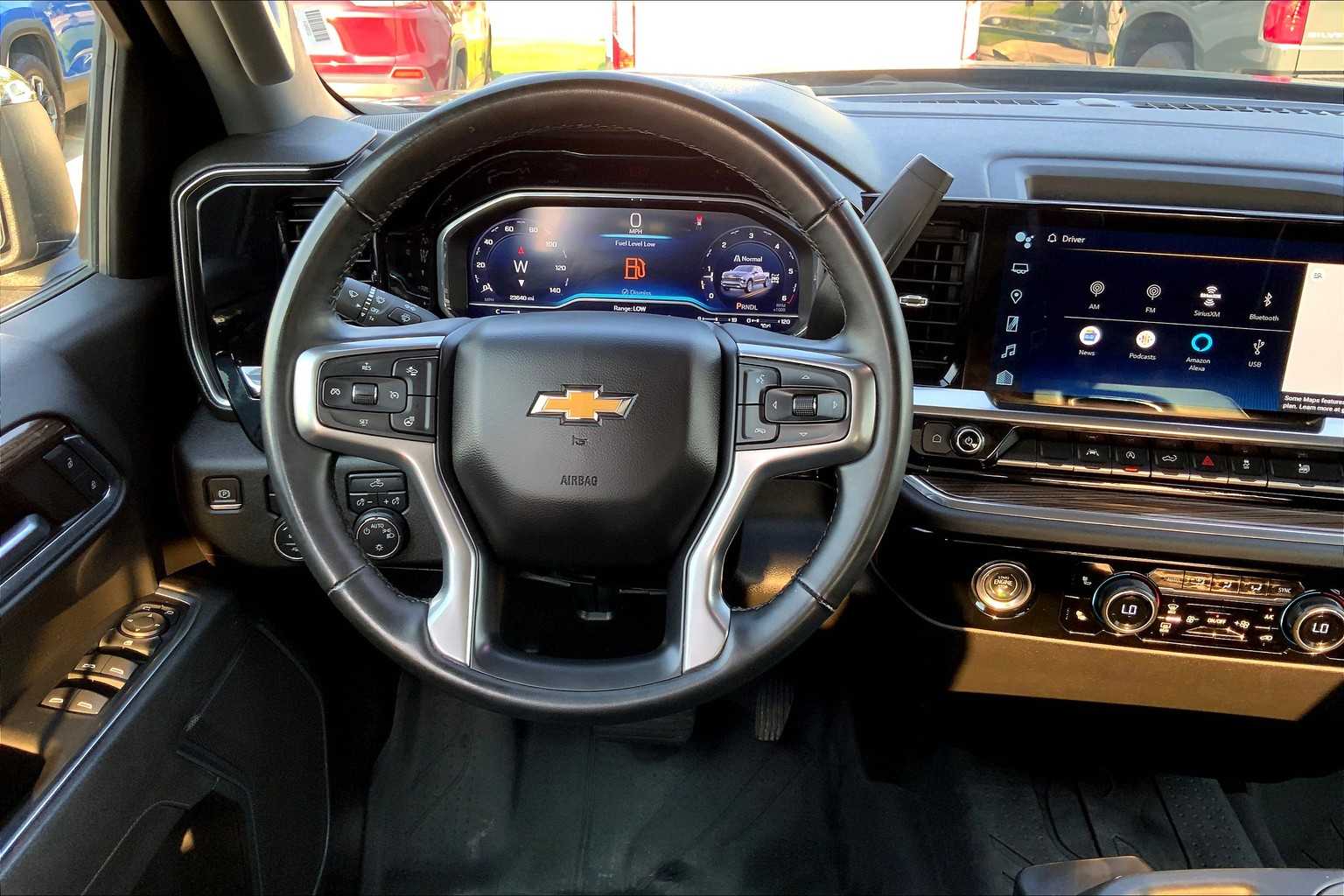 2024 Chevrolet Silverado 1500 LT photo 5