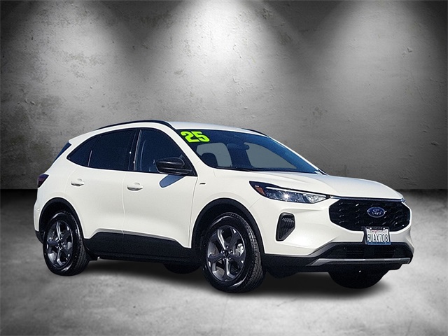 2025 Ford Escape ST-Line photo 3
