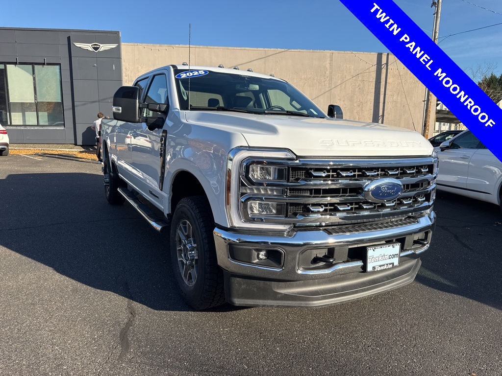 2025 Ford F-350 Super Duty Lariat's photo