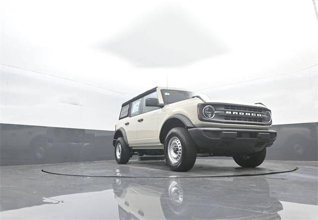 2025 Ford Bronco Base photo 21