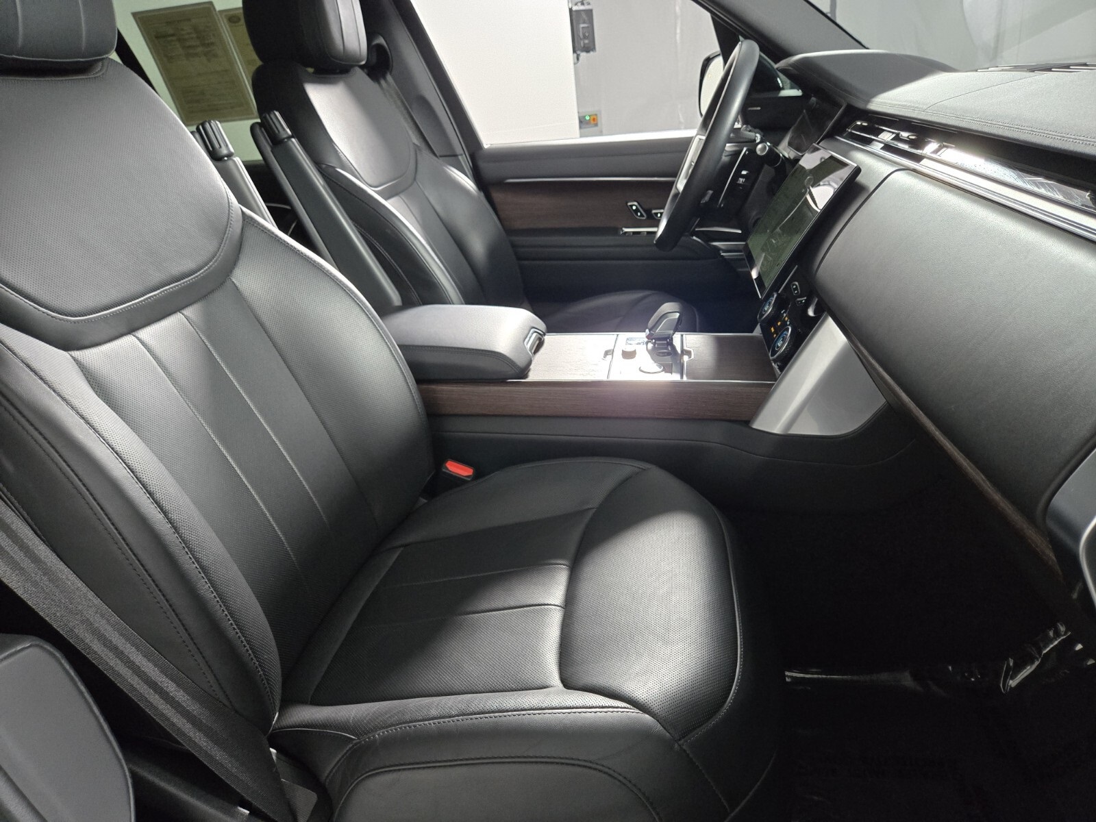 2023 Land Rover Range Rover SE photo 15