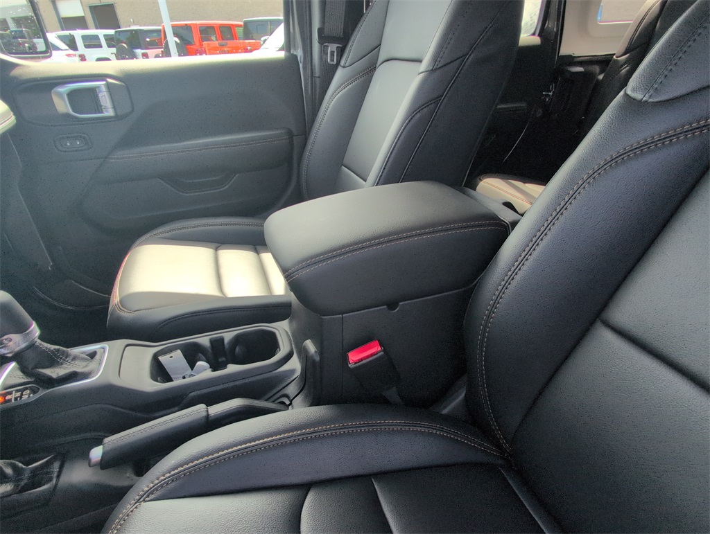 2025 Jeep Wrangler Sahara photo 20