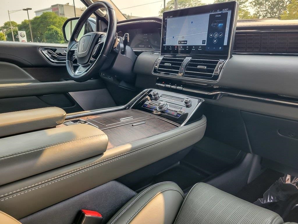 2022 Lincoln Navigator Black Label photo 21