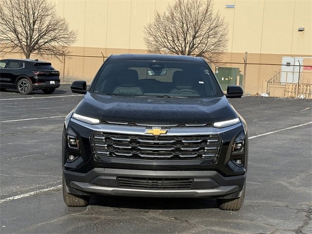 2026 Chevrolet Equinox LT photo 2