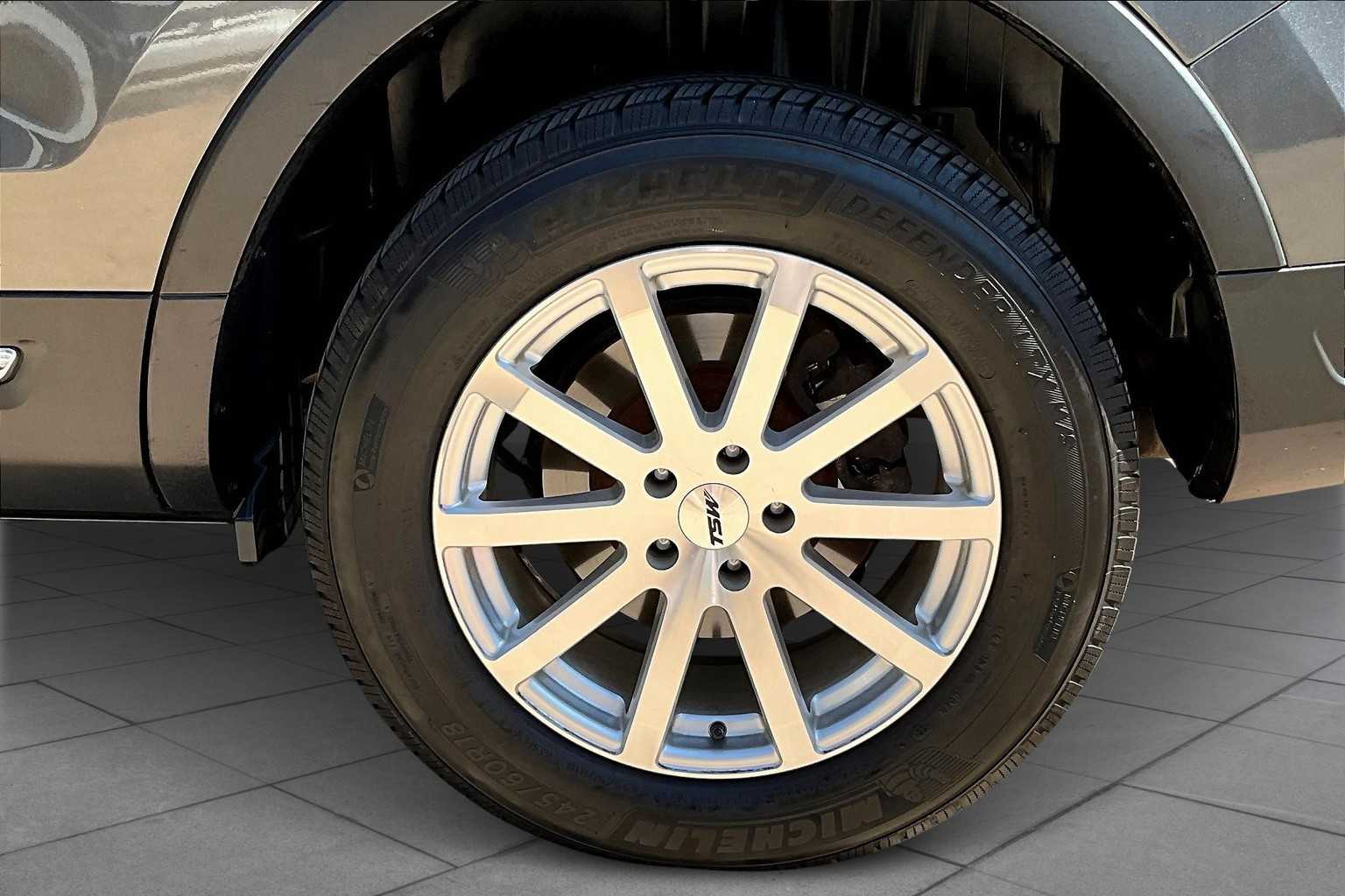 2018 Ford Explorer XLT photo 10