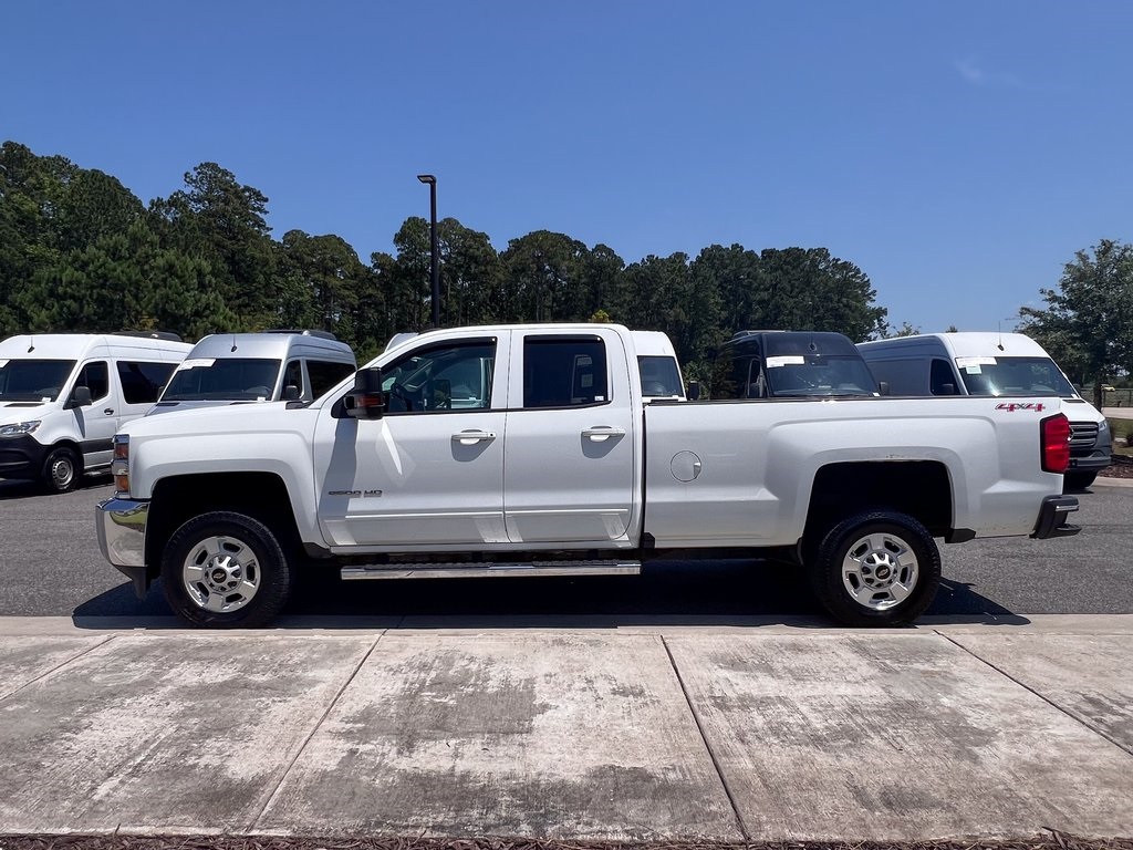 2017 Chevrolet Silverado 2500HD LT photo 3