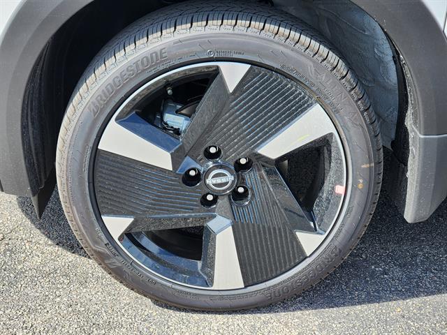 2025 Nissan Kicks SR photo 3