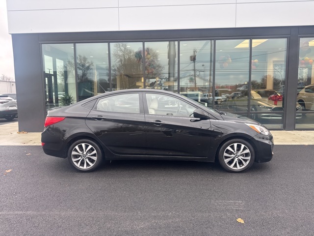 2017 Hyundai Accent Value Edition photo 2