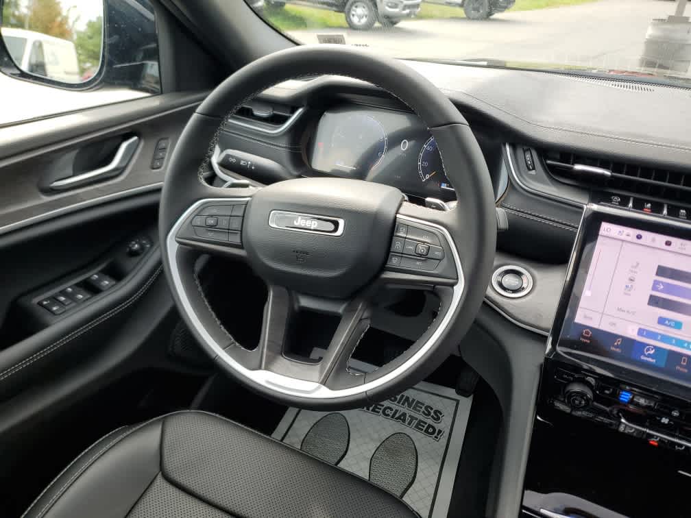 2025 Jeep Grand Cherokee Limited photo 17
