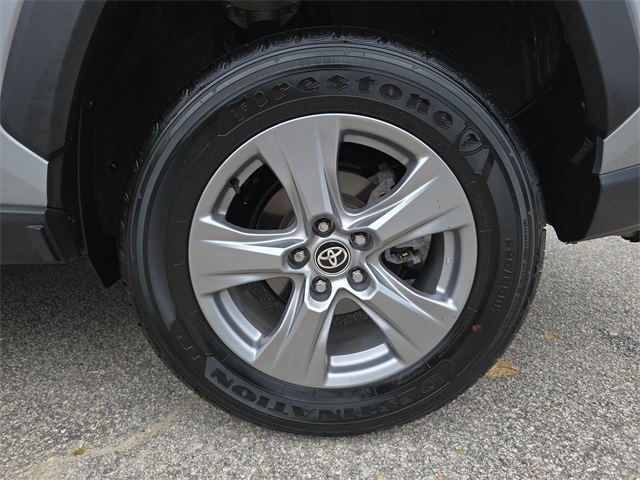 2024 Toyota RAV4 XLE photo 31