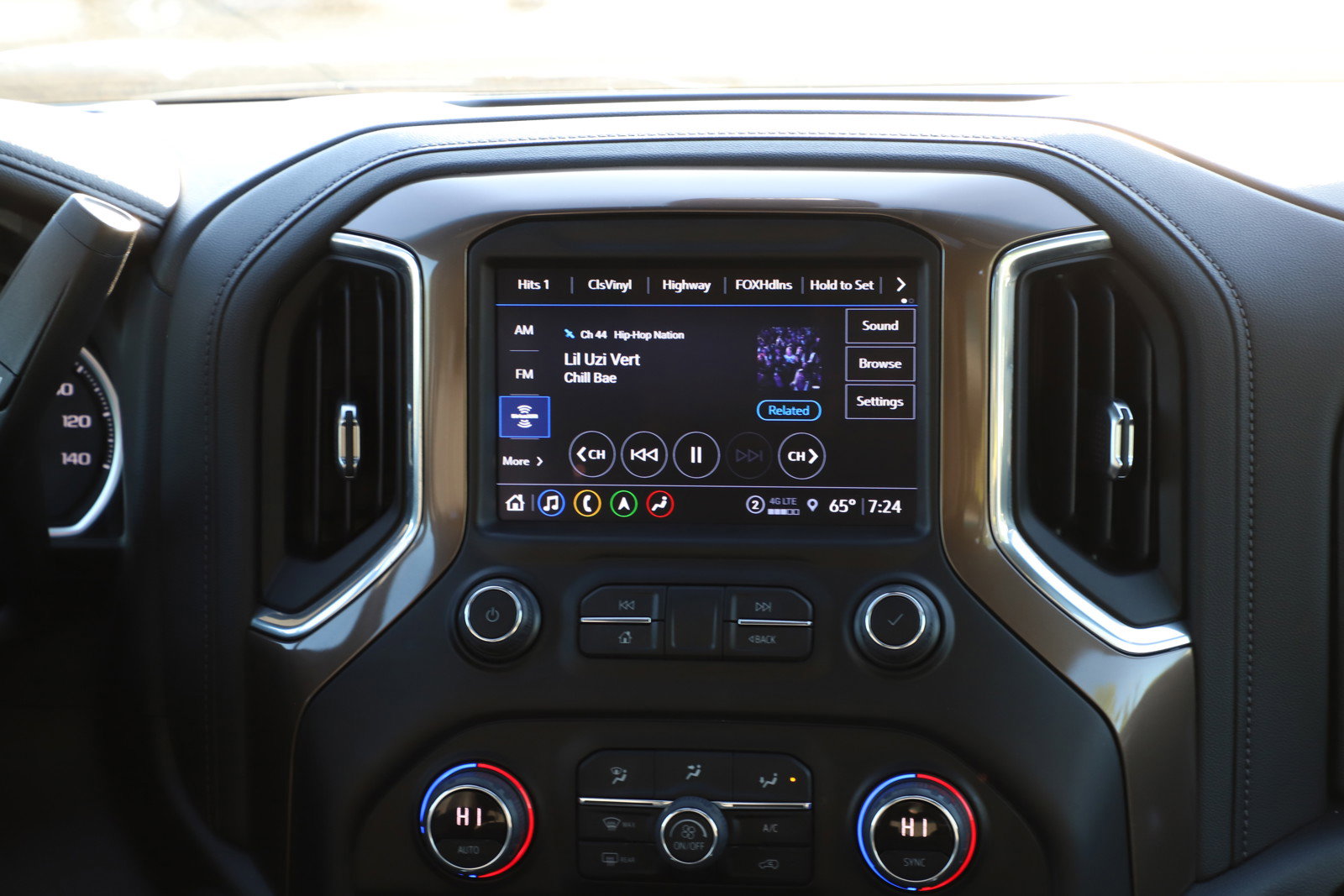 2022 Chevrolet Silverado High Country photo 14