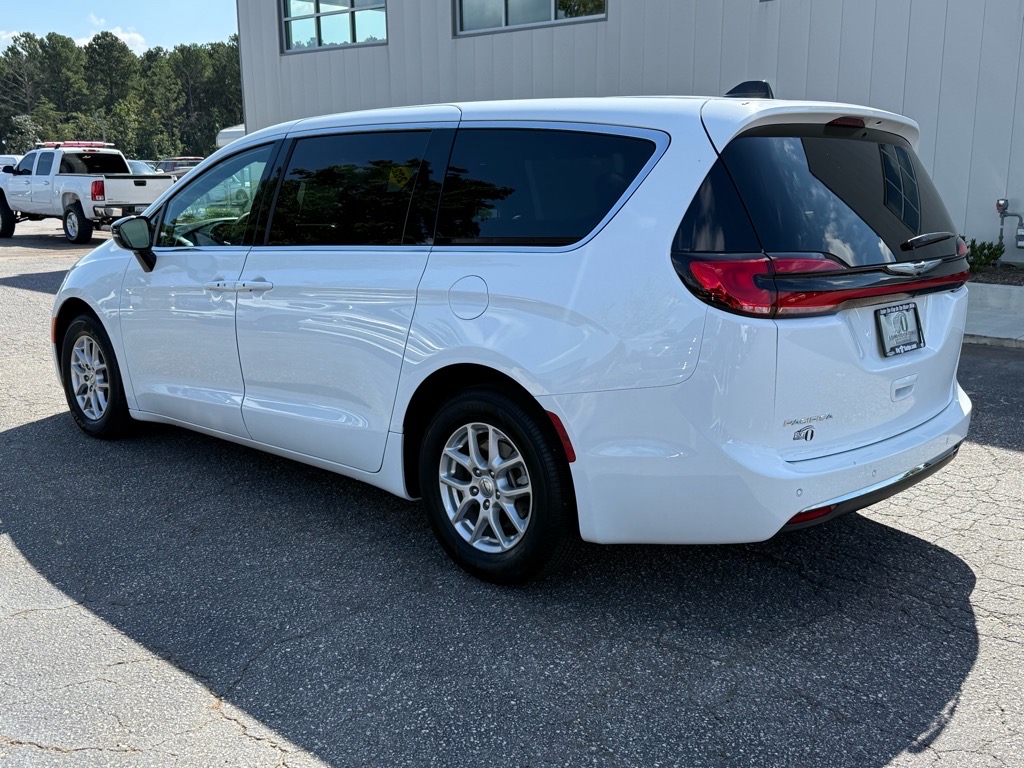 2025 Chrysler Pacifica photo 5