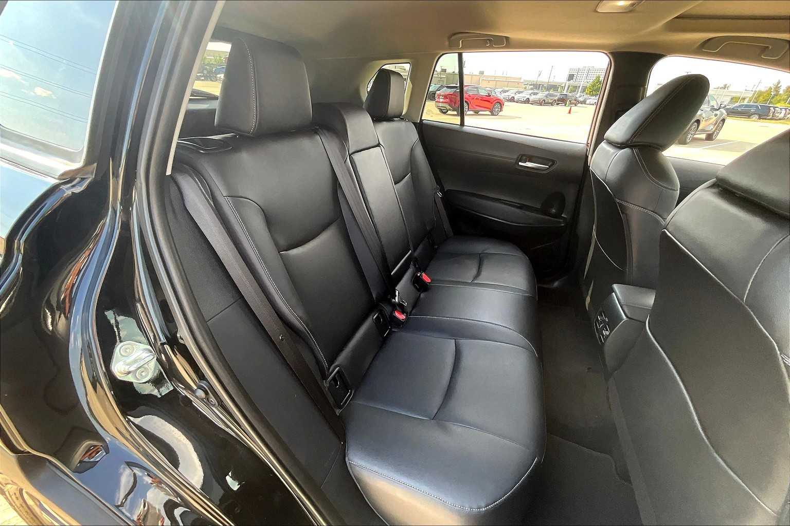 2024 Toyota Corolla Cross XLE photo 19