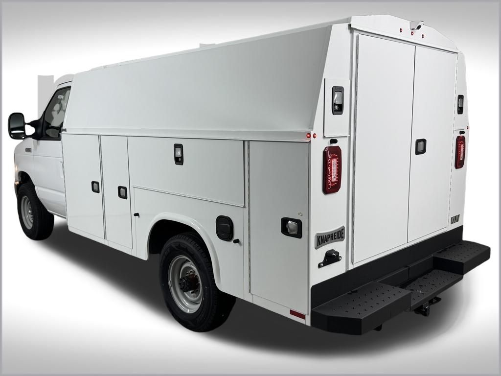 2026 Ford E-350 Base photo 3