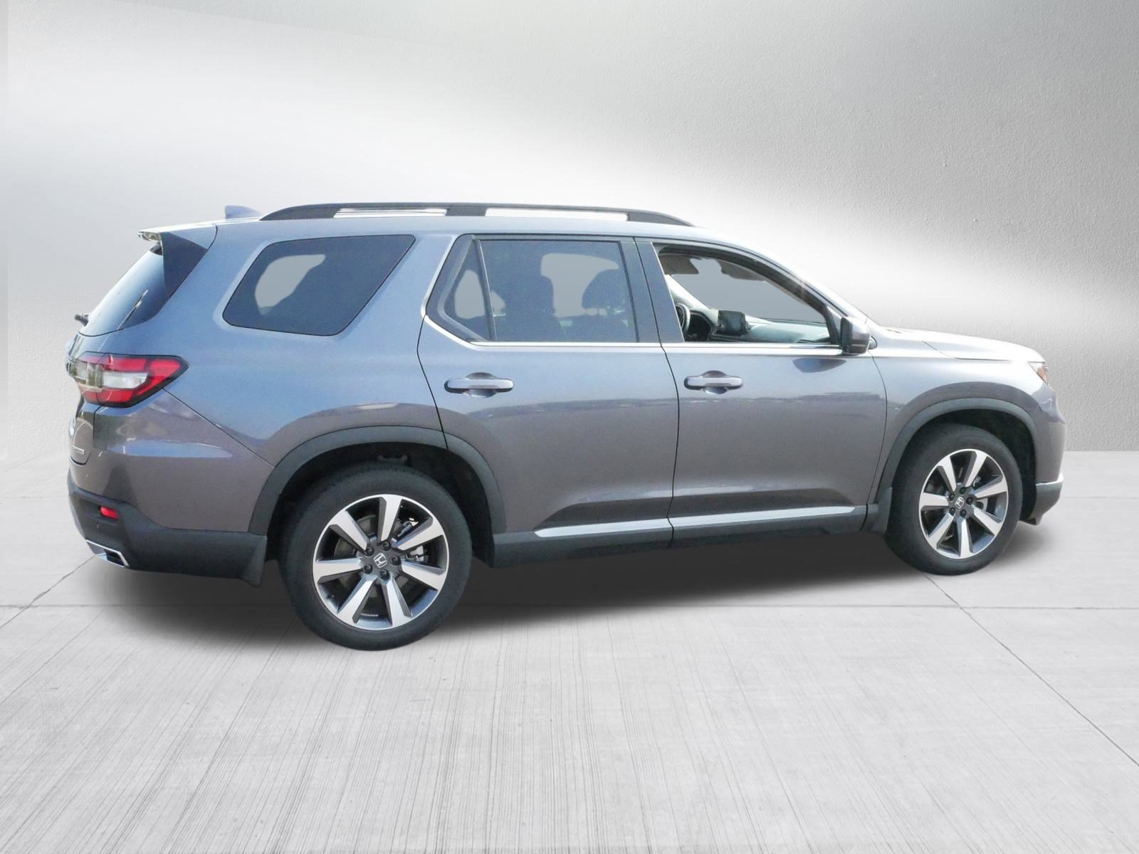 2023 Honda Pilot Touring photo 7