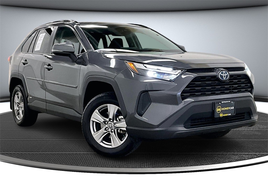 2024 Toyota RAV4 XLE's photo