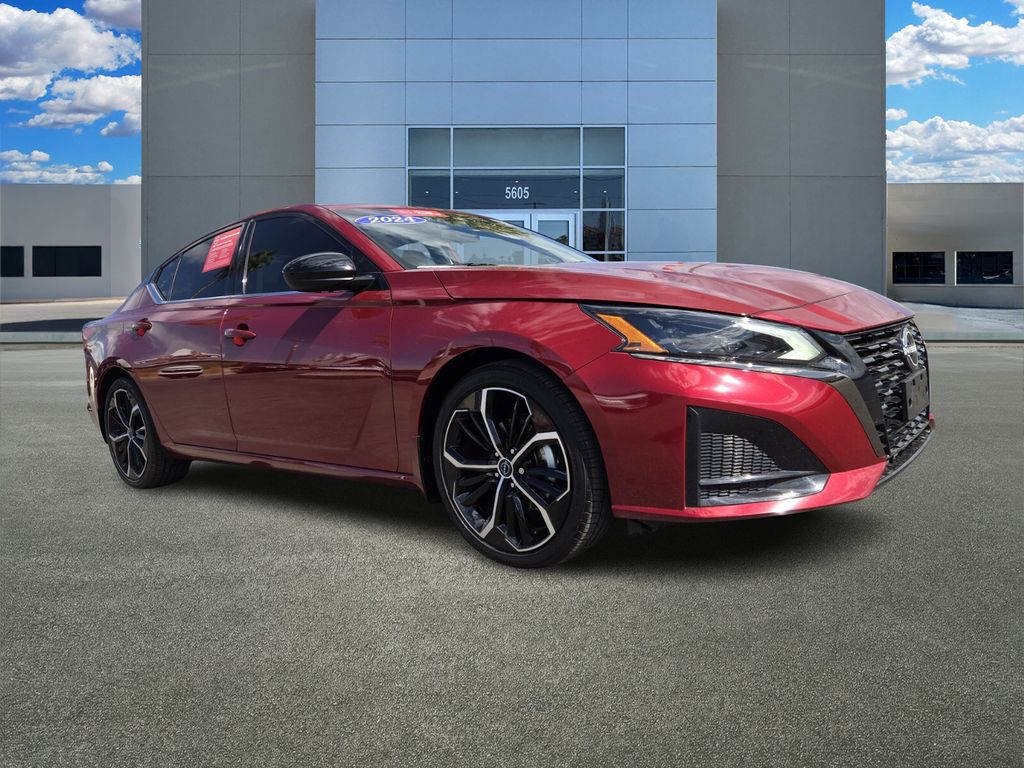 2024 Nissan Altima SR's photo