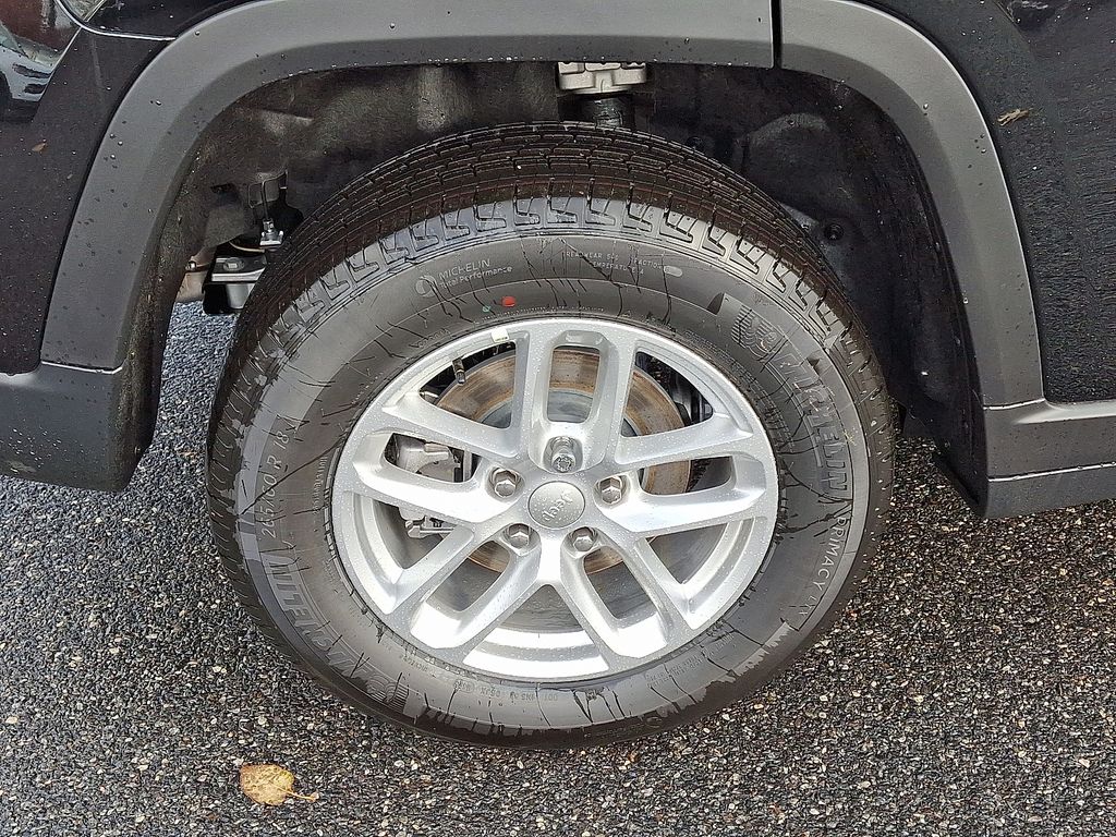 2025 Jeep Grand Cherokee Laredo X photo 4