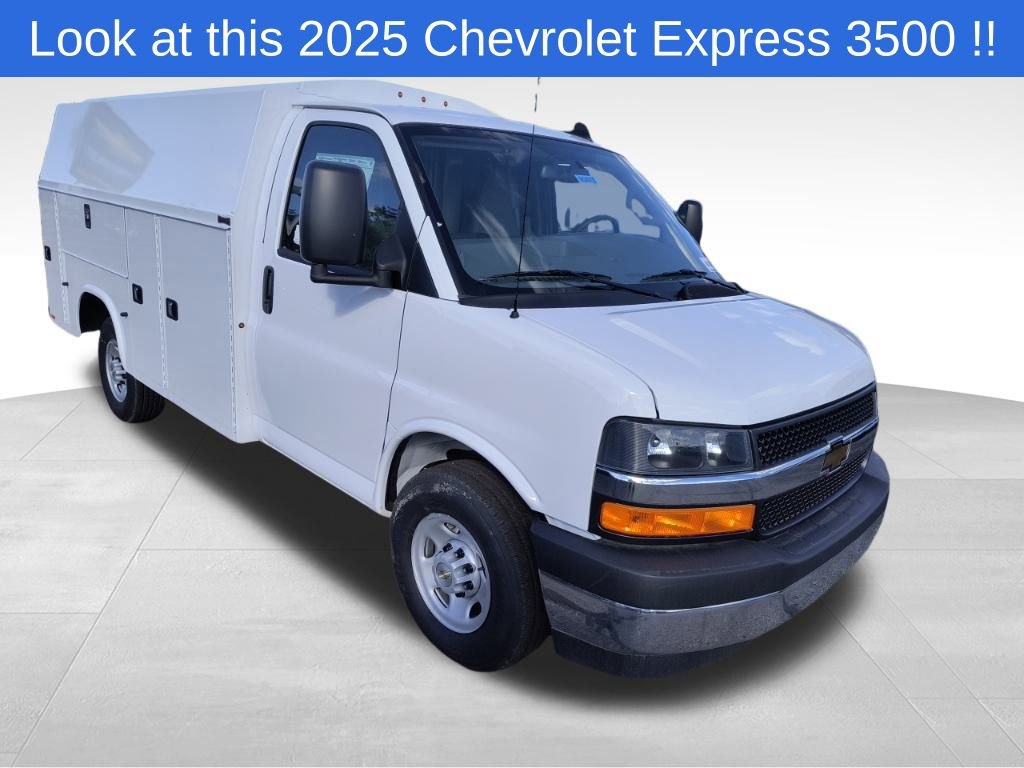 2025 Chevrolet Express Cutaway Base's photo