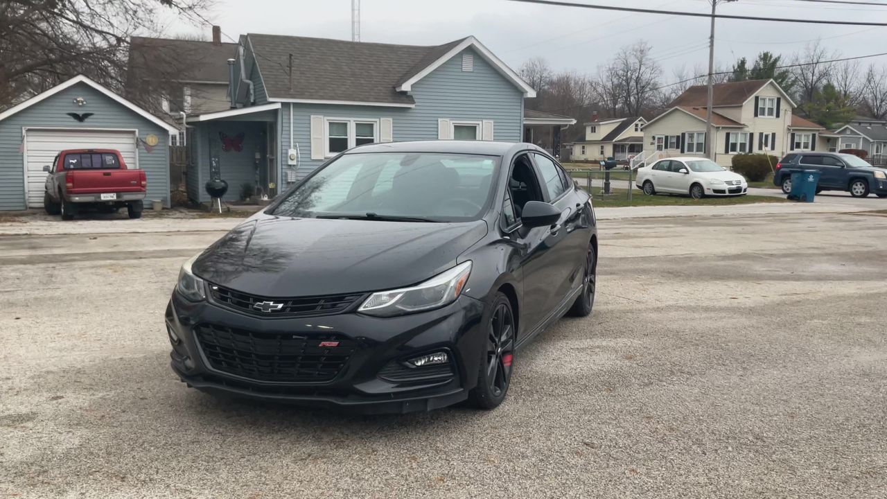 2018 Chevrolet Cruze LT photo 4