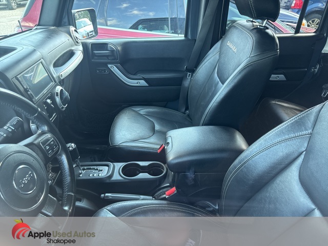 2016 Jeep Wrangler Unlimited Sahara photo 3