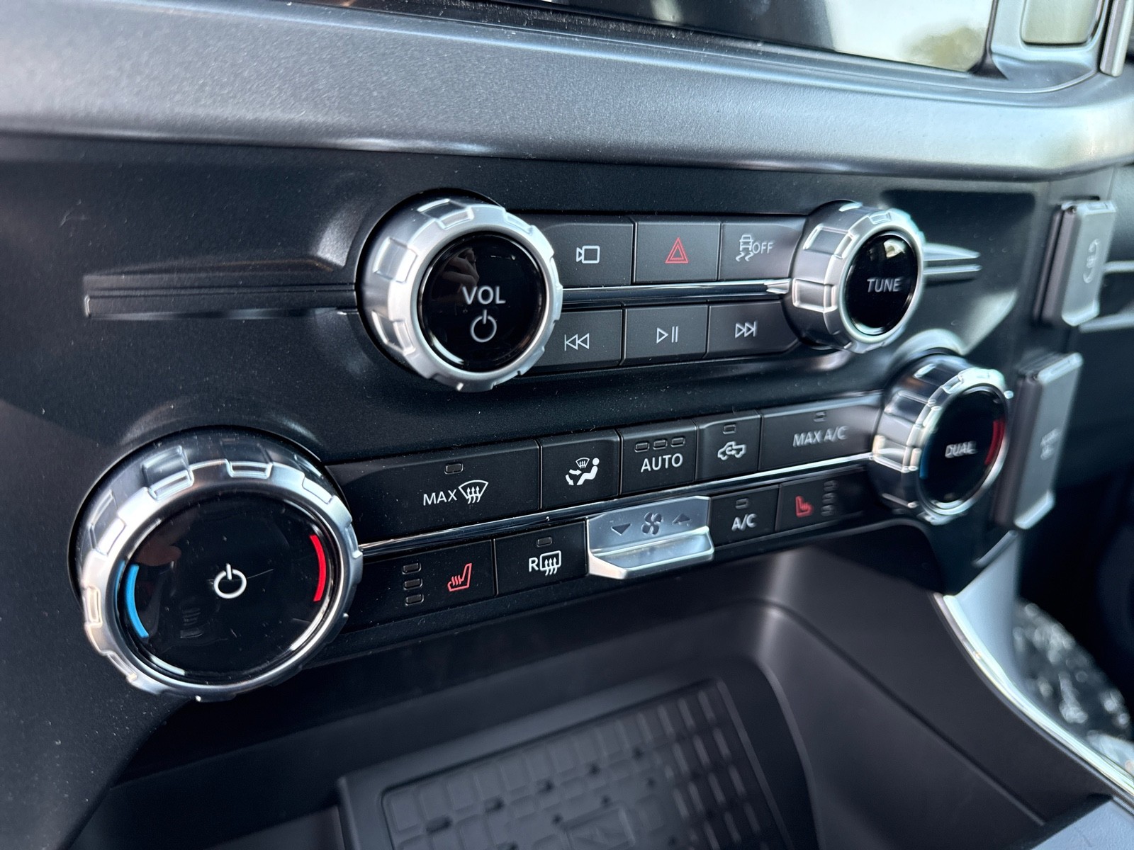 2025 Ford F-150 XLT photo 14
