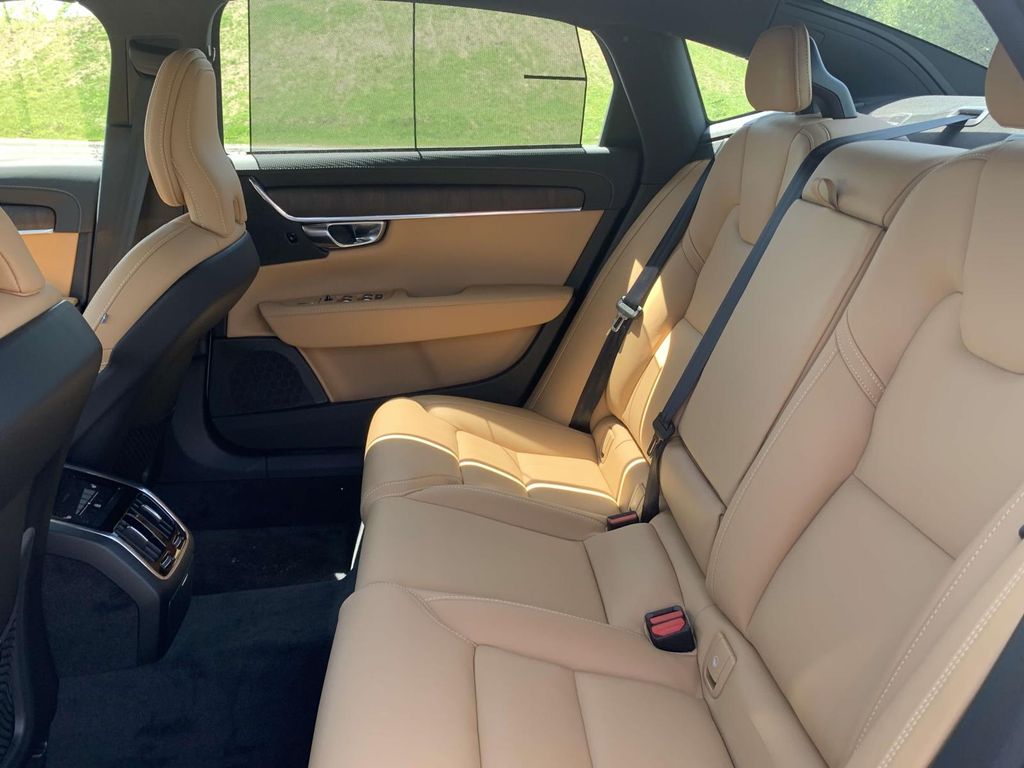 2025 Volvo S90 photo 14