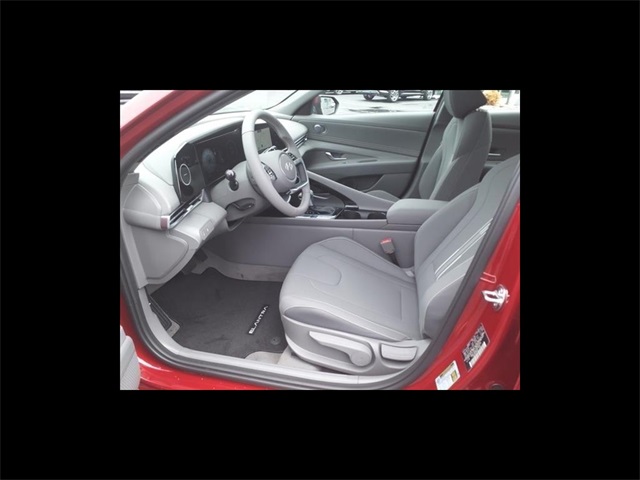 2024 Hyundai Elantra SEL photo 5