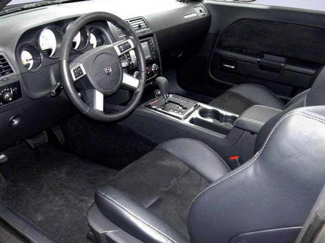 2009 Dodge Challenger SRT8 photo 4
