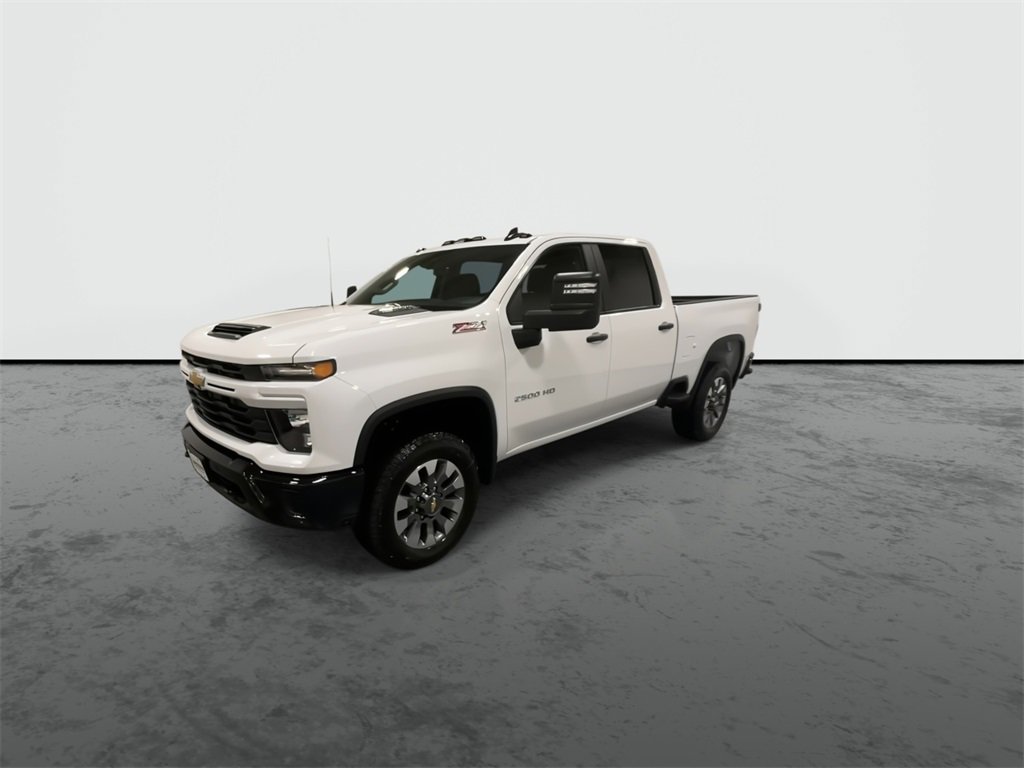 2025 Chevrolet Silverado 2500HD Custom photo 3