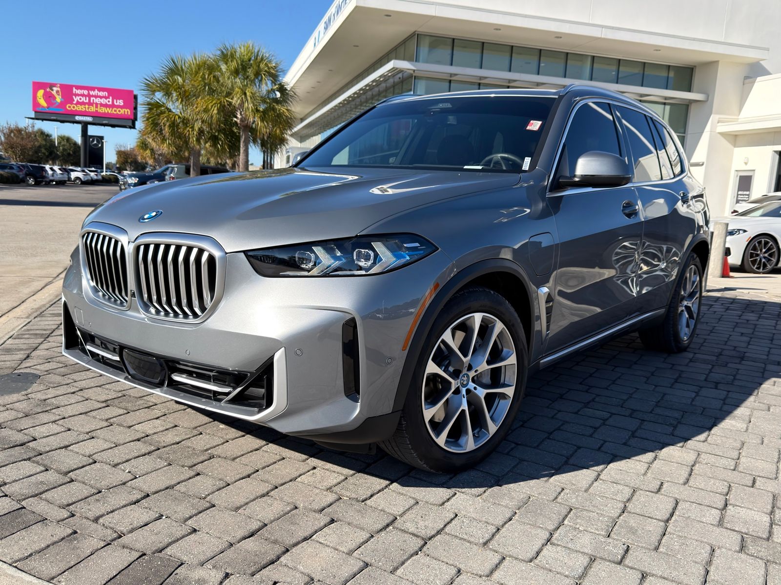 2024 BMW X5 50e's photo