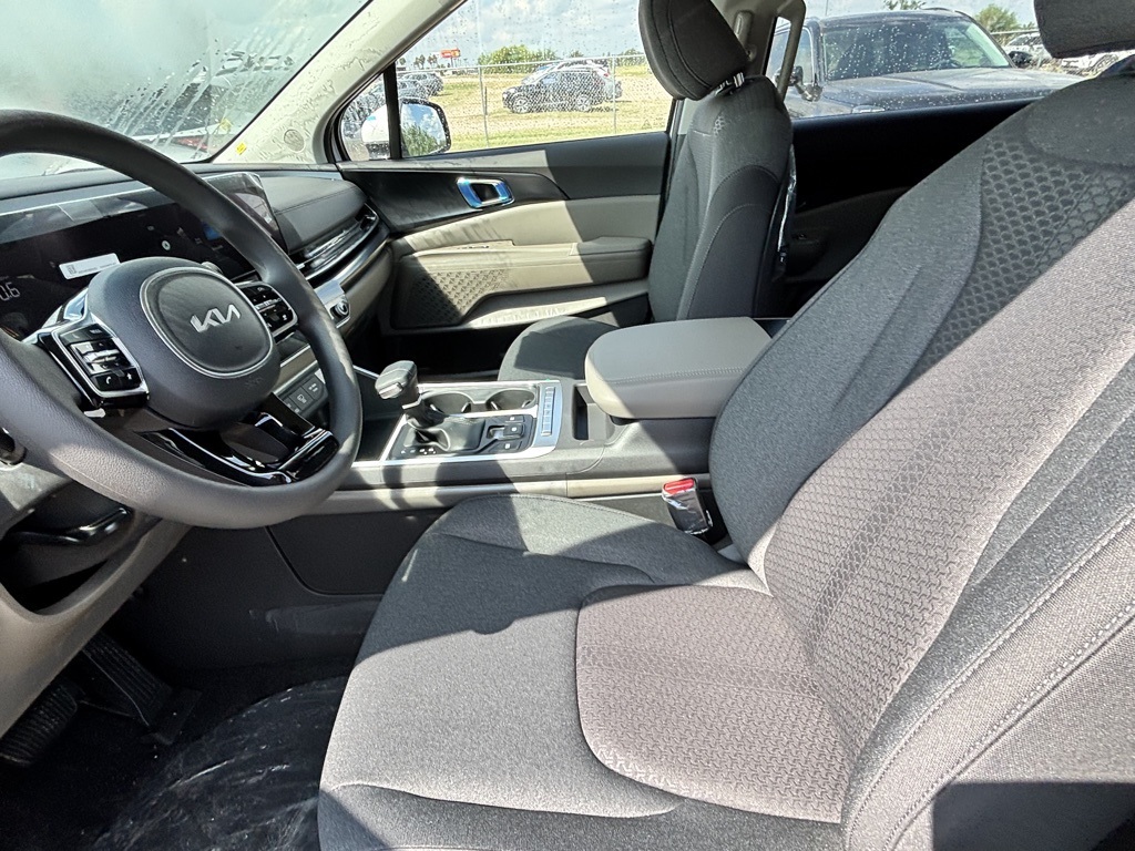 2026 Kia Carnival LX photo 13