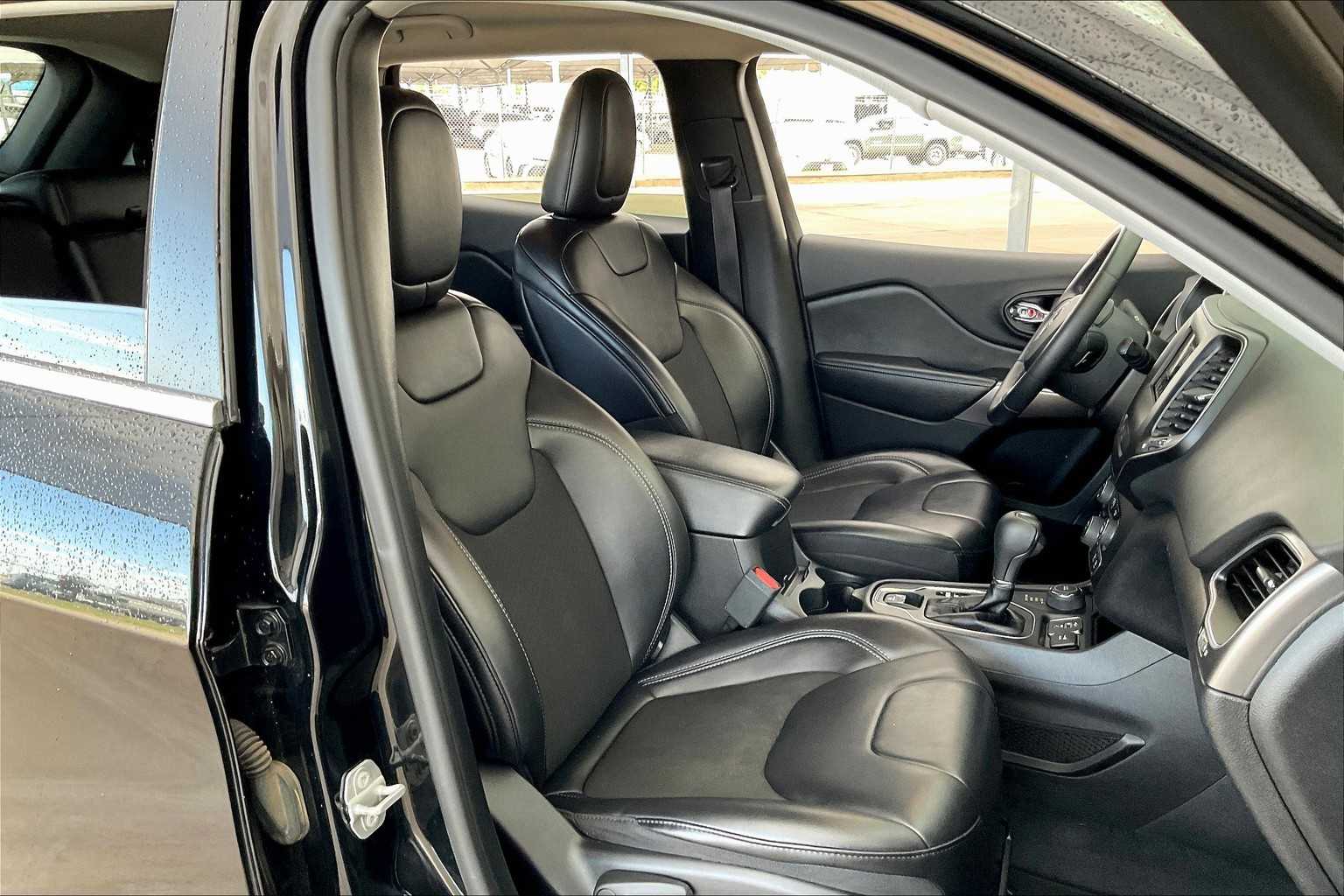 2019 Jeep Cherokee Latitude photo 8