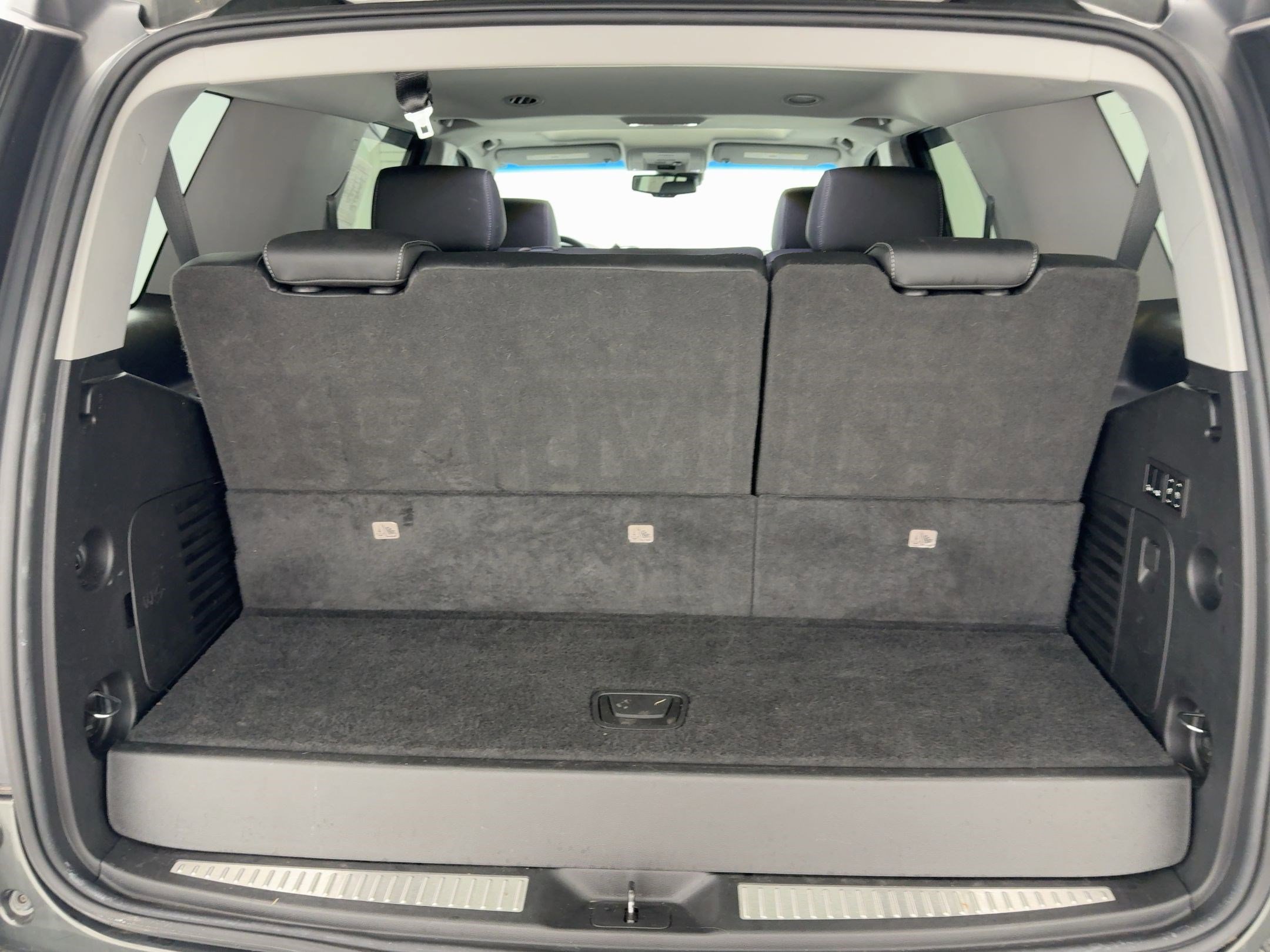 2019 Chevrolet Tahoe LT photo 25
