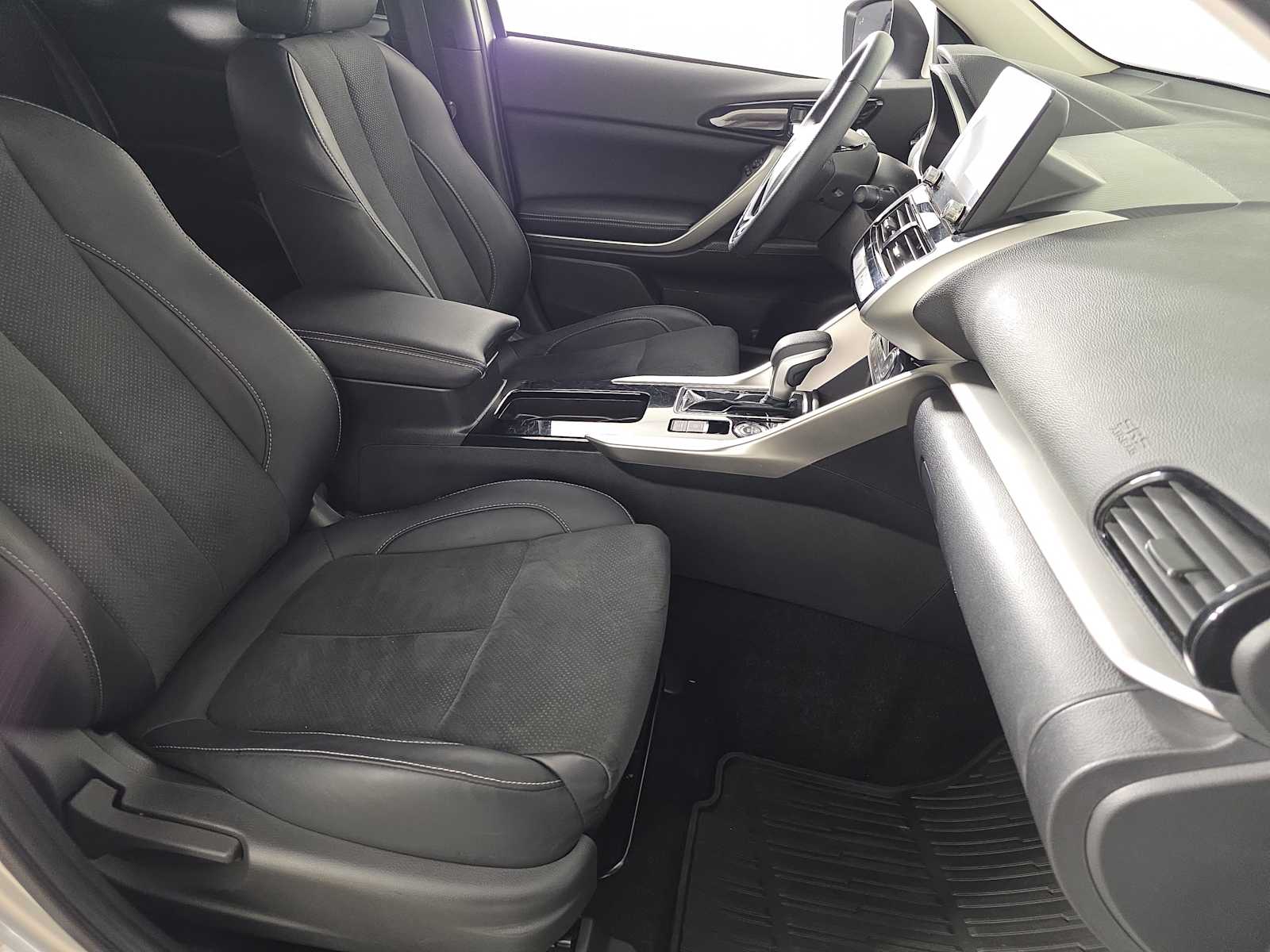 2025 Mitsubishi Eclipse Cross SE photo 28