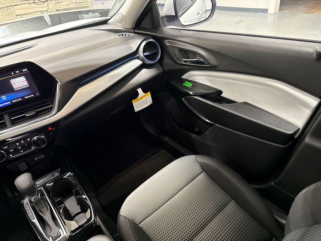 2026 Chevrolet Trax LT photo 23
