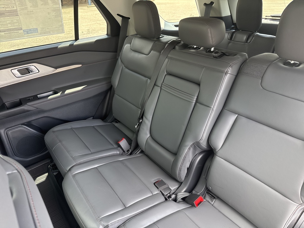 2025 Ford Explorer photo 25