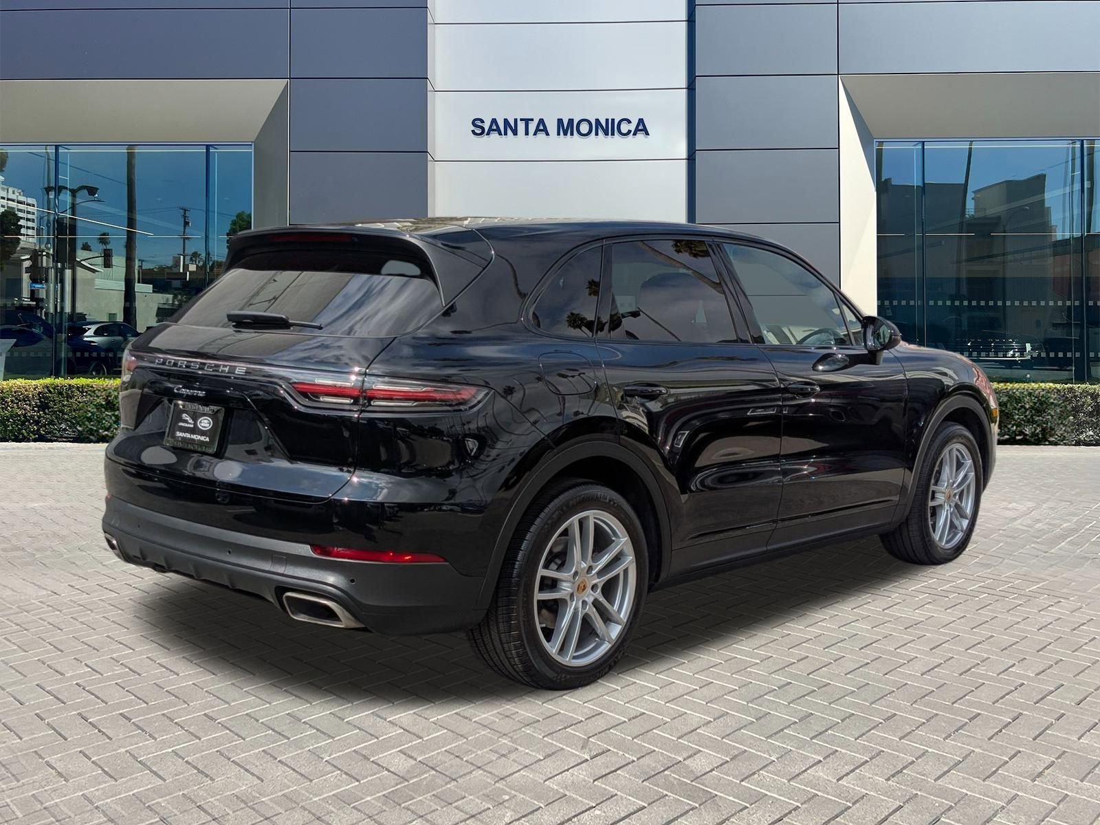 2023 Porsche Cayenne Platinum Edition photo 5