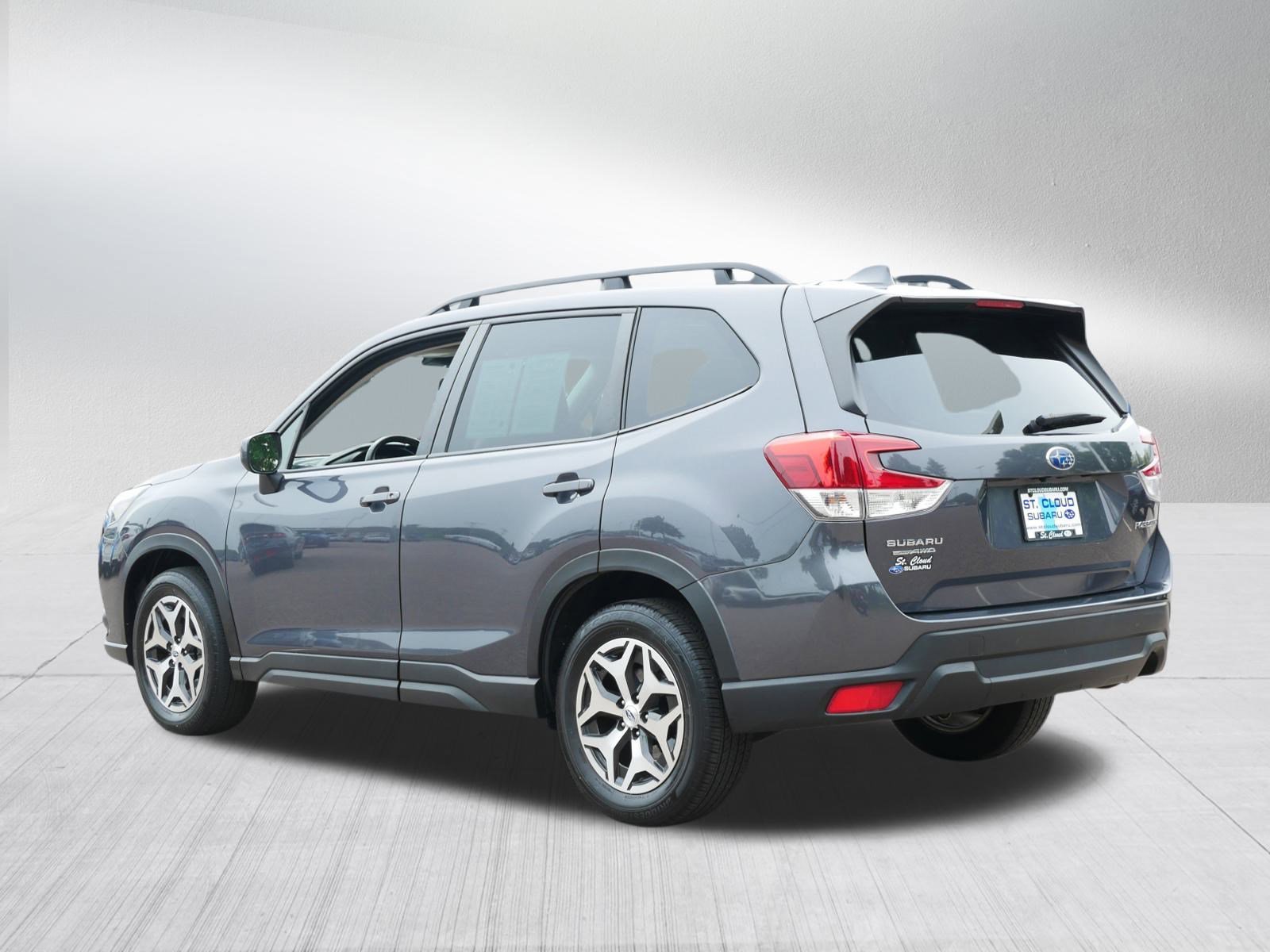2022 Subaru Forester Premium photo 5