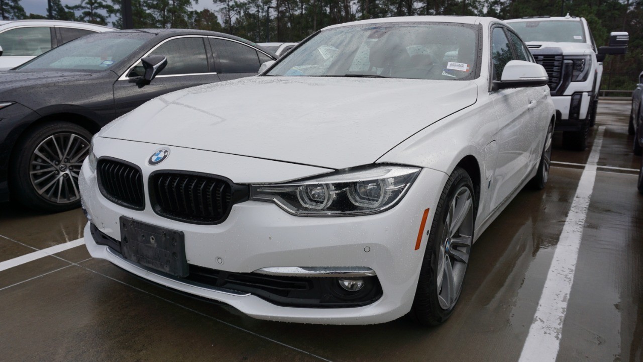 2017 BMW 3 Series 330's photo