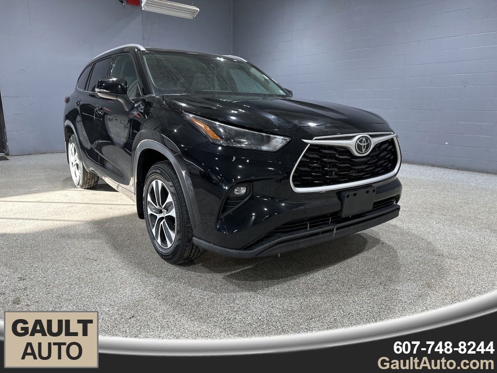 2022 Toyota Highlander XLE's photo