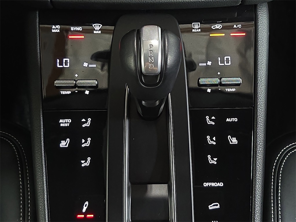 2024 Porsche Macan T photo 18