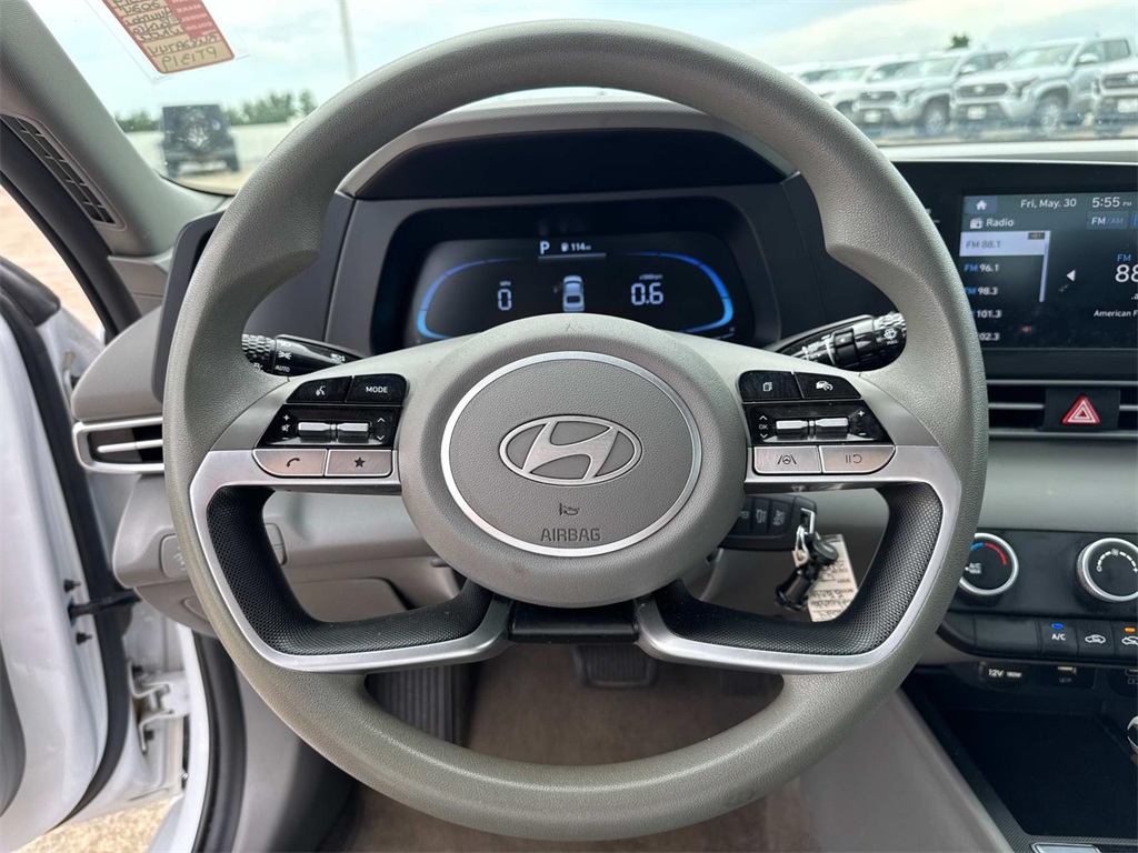2024 Hyundai Elantra SE photo 18